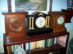 Self winding mantle clocks